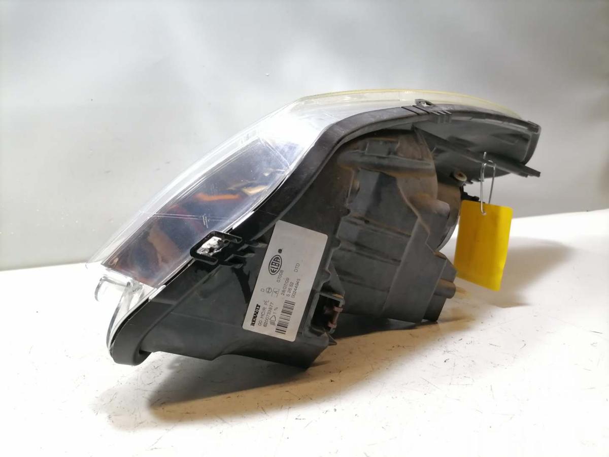 Dacia Sandero original Scheinwerfer rechts Halogen obehalb leicht vergilbt Bj.2009